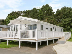 Charming lodge located on Cayton Bay Holiday Park